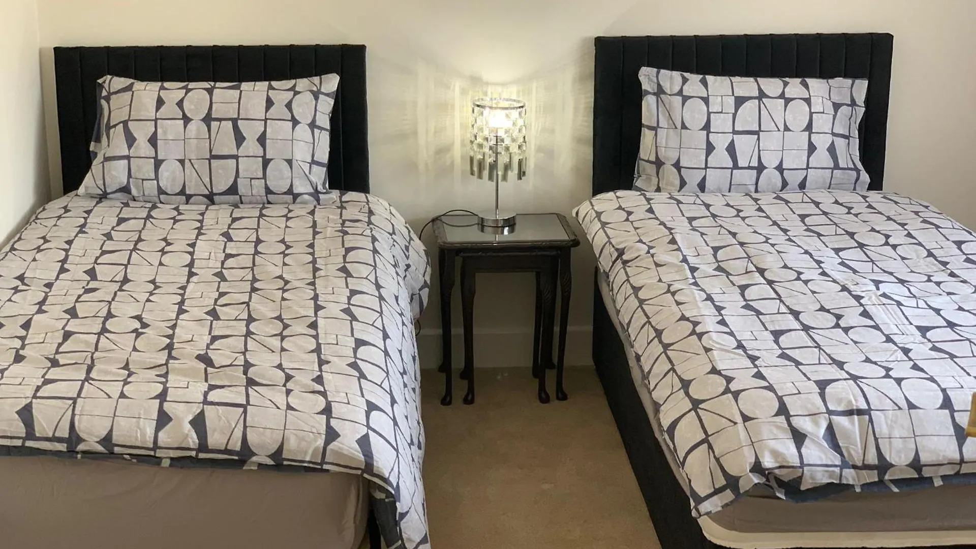Beaconsfield House, Modern, Recently Refurbished, Self Check-In, Free Parking And Near Luton Airport Hotel Luton (Bedfordshire)