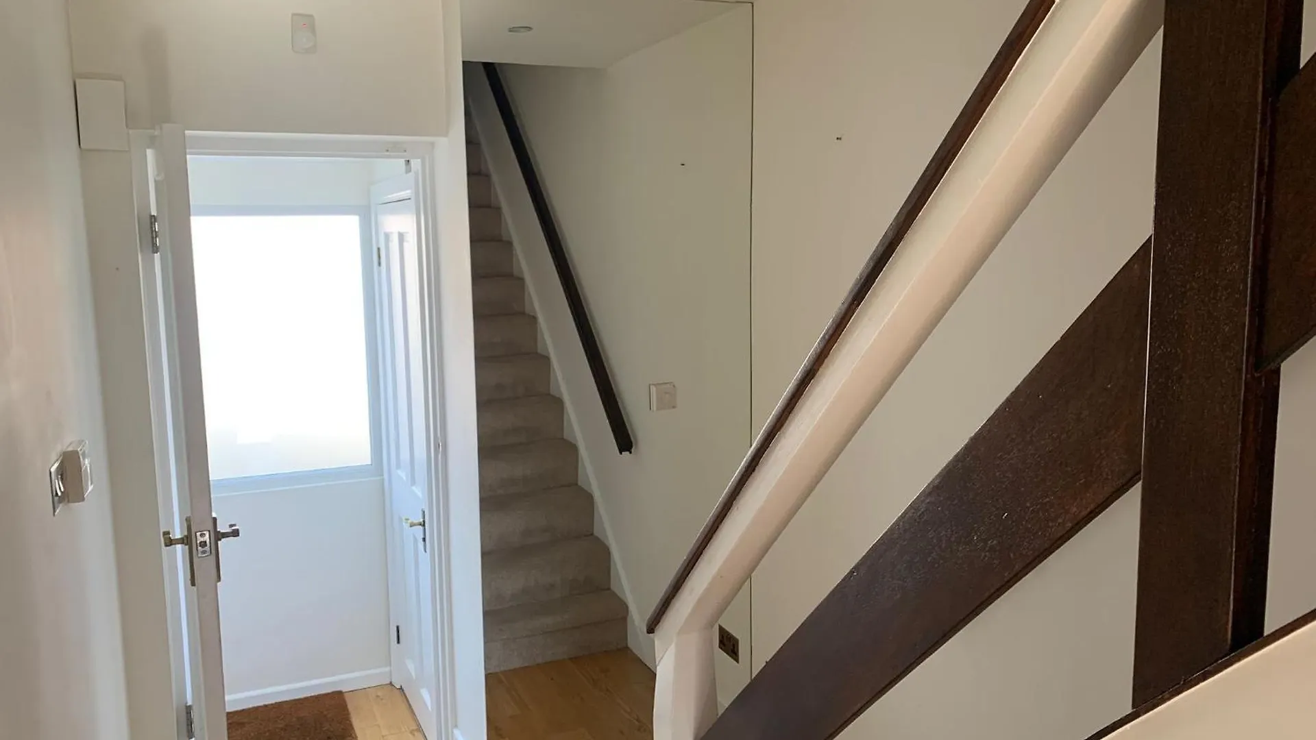 Beaconsfield House, Modern, Recently Refurbished, Self Check-In, Free Parking And Near Luton Airport Hotel