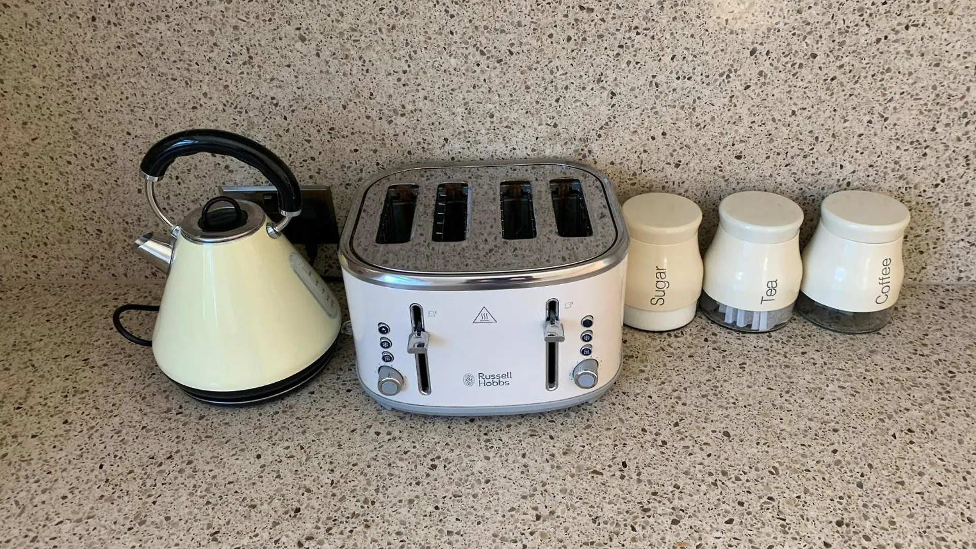 Beaconsfield House, Modern, Recently Refurbished, Self Check-In, Free Parking And Near Luton Airport Hotel 0*, Luton (Bedfordshire)