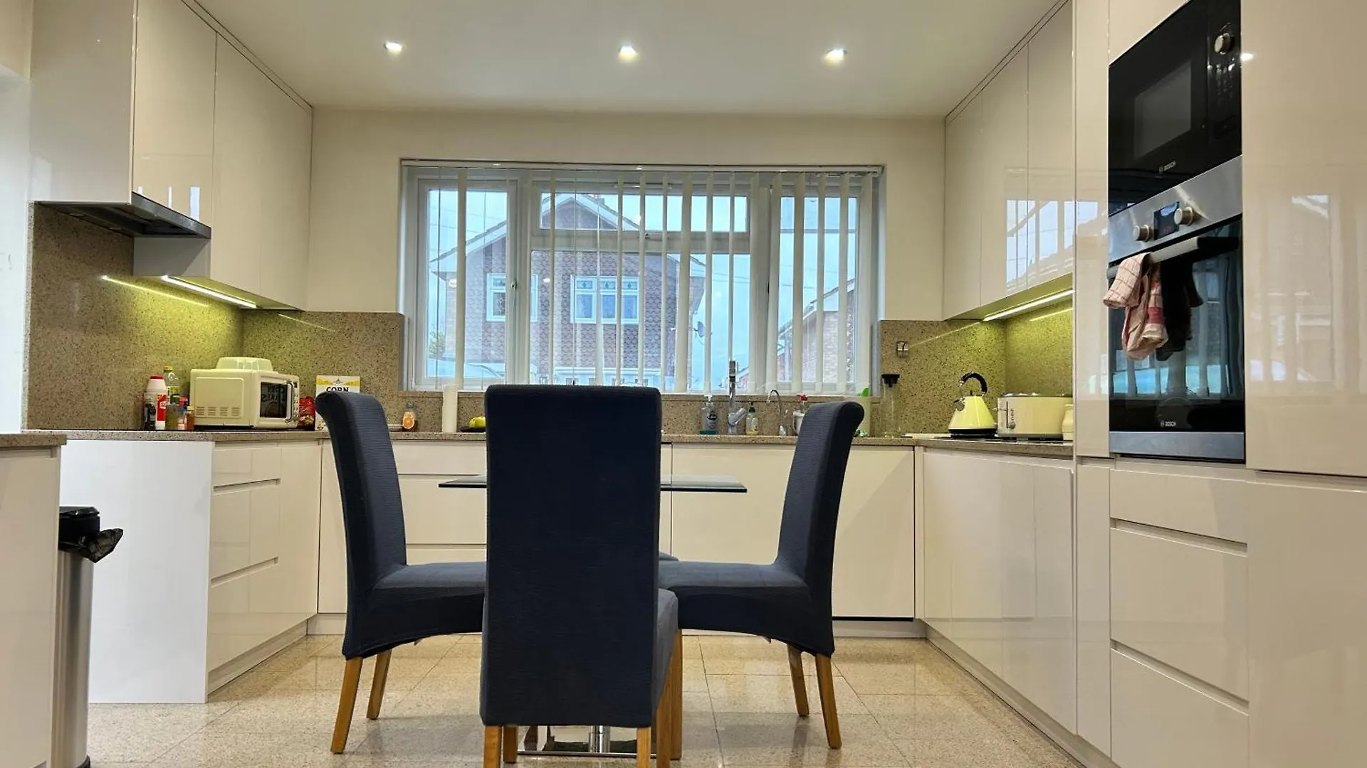 Guest house Beaconsfield House, Modern, Recently Refurbished, Self Check-In, Free Parking And Near Luton Airport Hotel United Kingdom