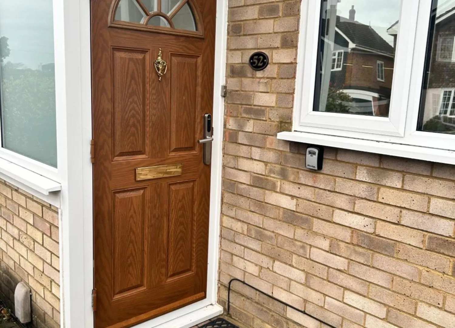 Guest house Beaconsfield House, Modern, Recently Refurbished, Self Check-In, Free Parking And Near Luton Airport Hotel