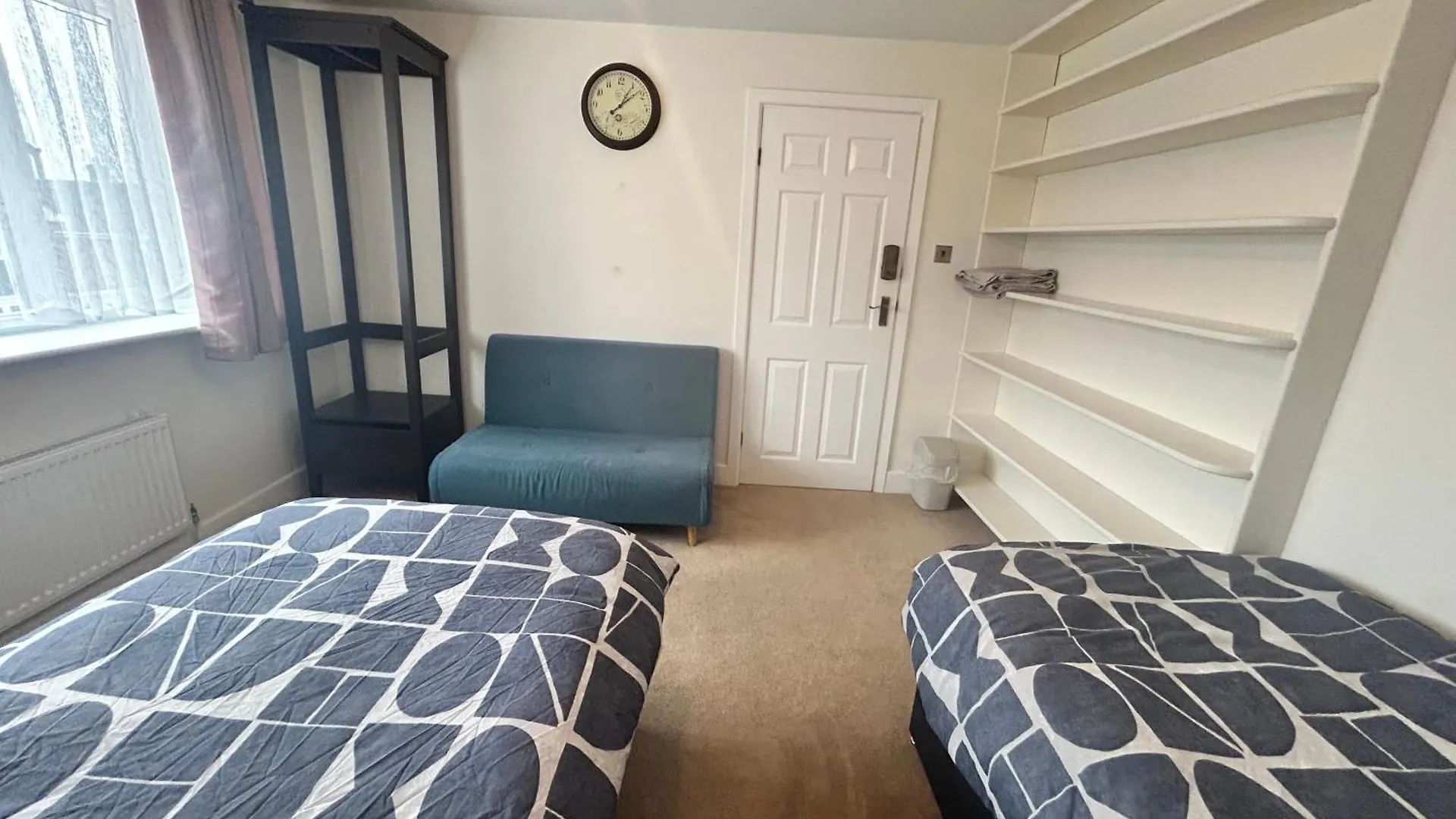 Guest house Beaconsfield House, Modern, Recently Refurbished, Self Check-In, Free Parking And Near Luton Airport Hotel