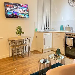 Citynights With Free Parking Aparthotel Liverpool